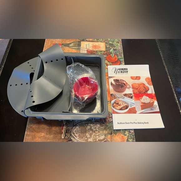 NuWave Silicone Baking Kit & Book - Picture 2 of 8